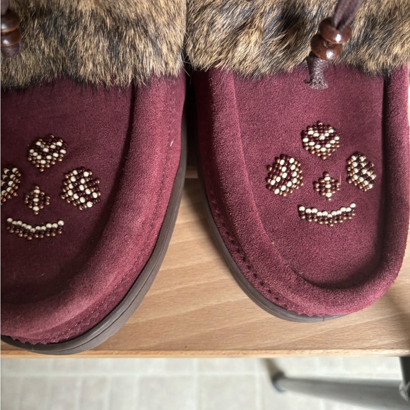 Manitobah mukluks Keewatin suede rabbit fur burgundy boots size 7 ladies - Picture 3 of 9